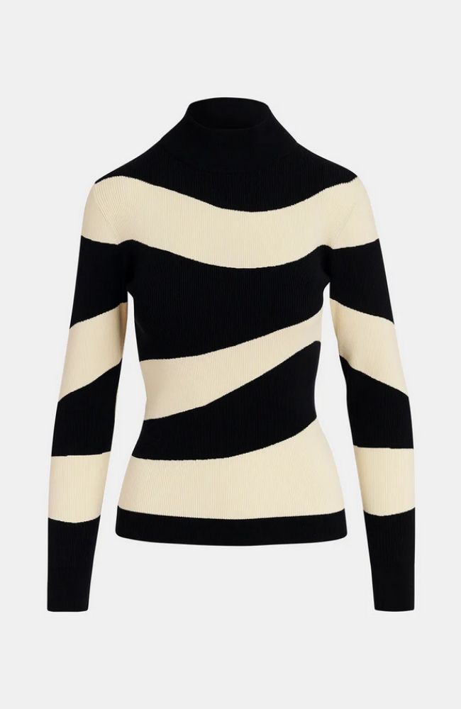 Goose Wavy Knit Pullover
