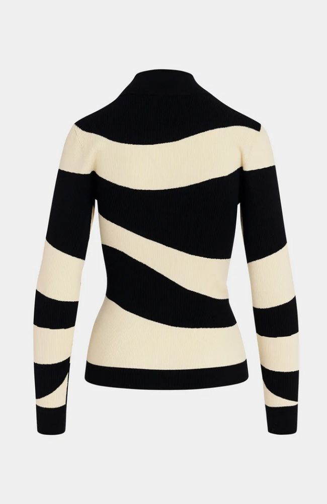 Goose Wavy Knit Pullover