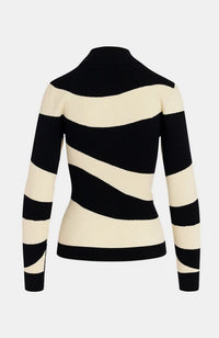 Goose Wavy Knit Pullover