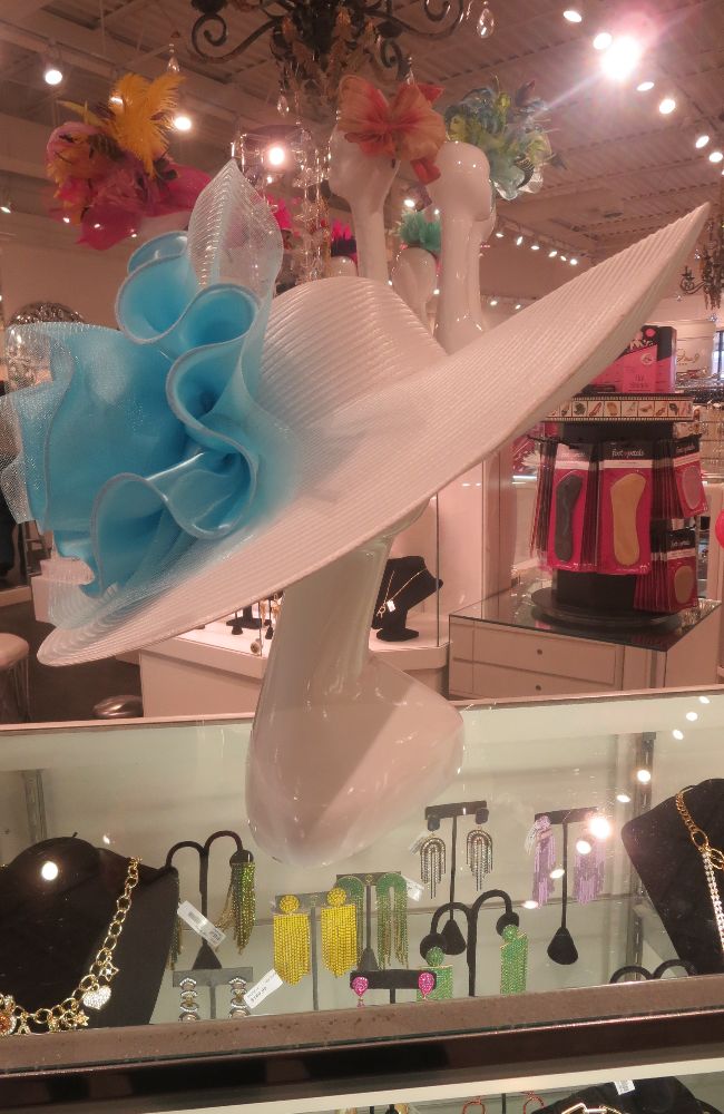 HD25-63 White Hat Blue Embellishment