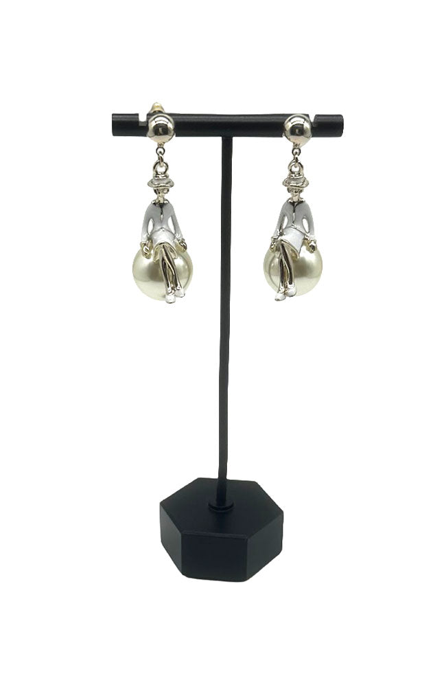 Lady on Pearl Earrings
