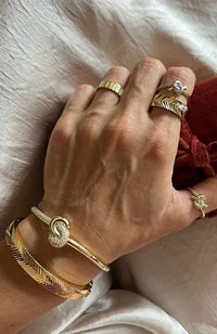 Love Knot Bangle Yellow Gold
