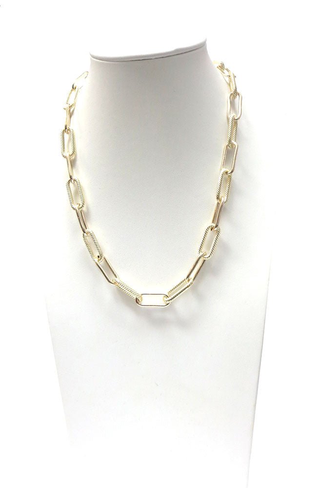 Gld Smooth Link with Screw Look Link Chain Necklace
