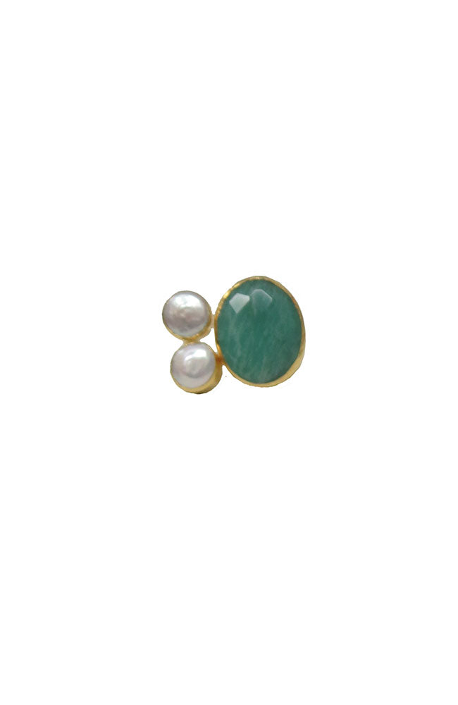 Large Green Stone Ring with 2 Side Pearls Adjustable