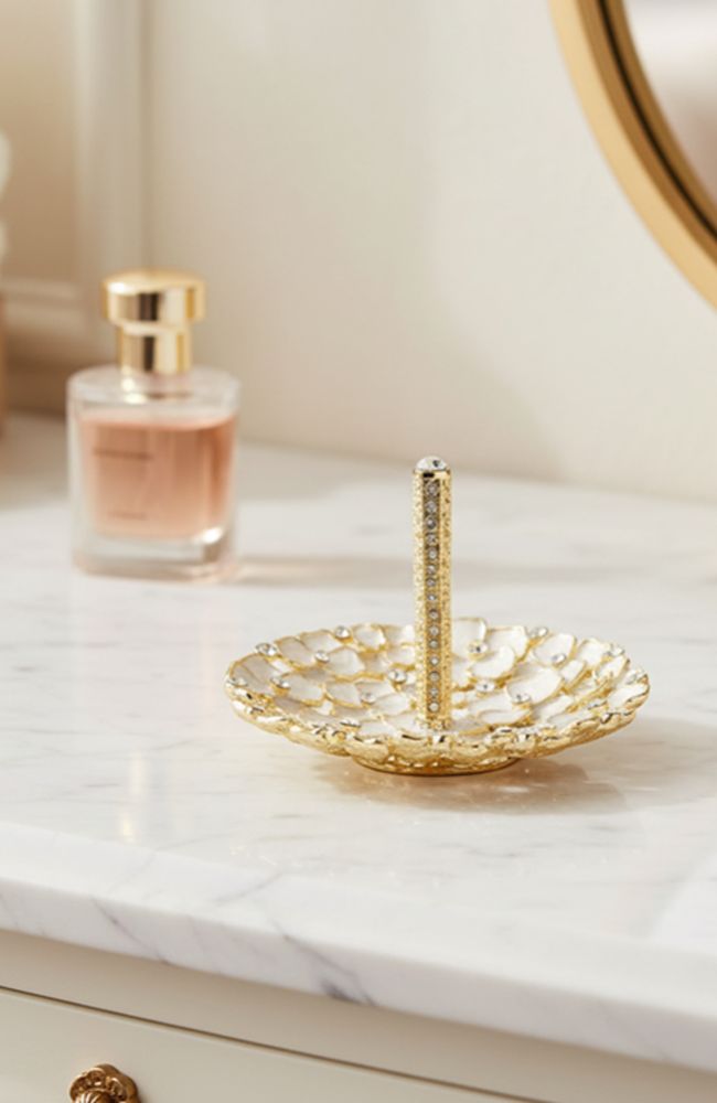 Dogwood Ring Holder in Gold