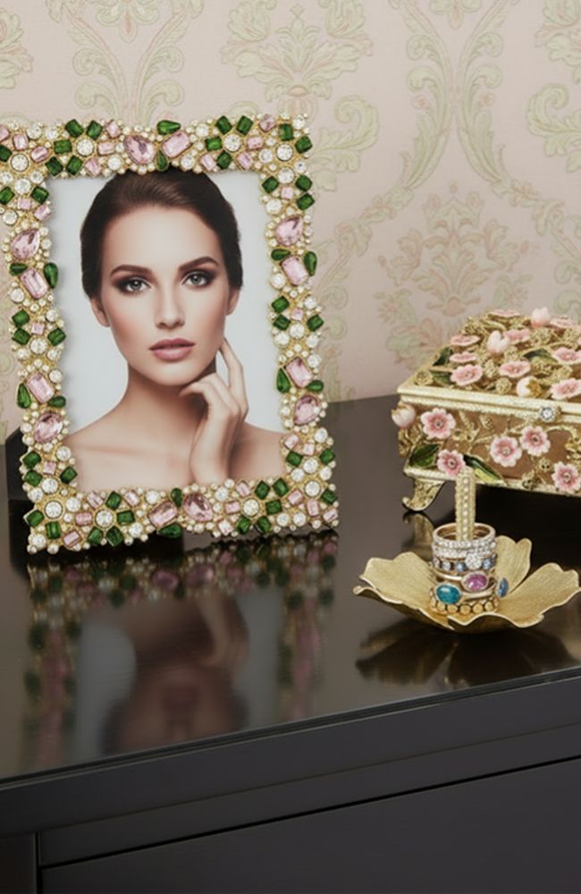 Botanica Ring Holder in Gold