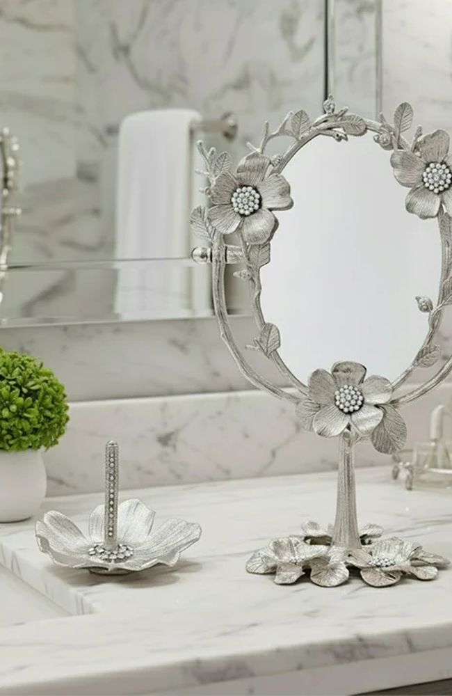 Botanica Ring Holder in Silver