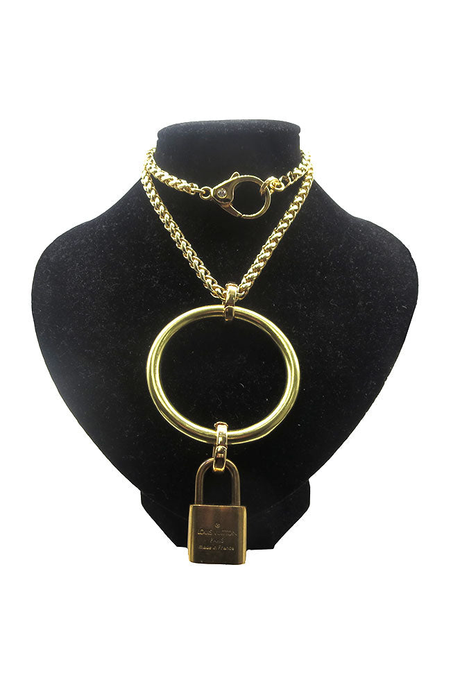 LV Lock Nk Gld Chain Circle