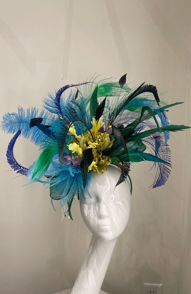 AA24 Loyal Fascinator
