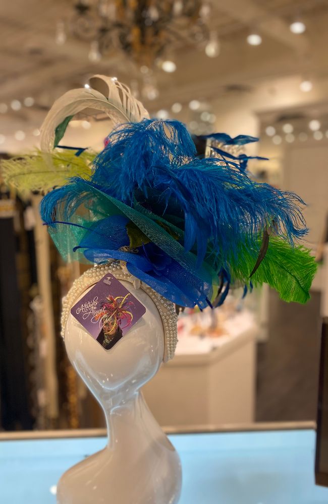 AA24 Manifest Fascinator