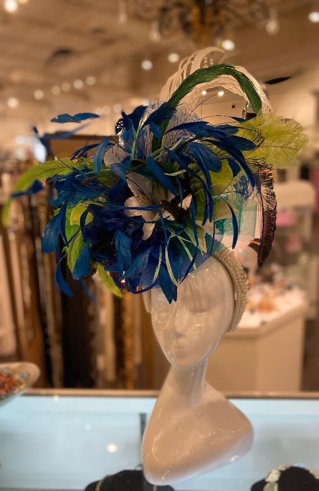 AA24 Manifest Fascinator