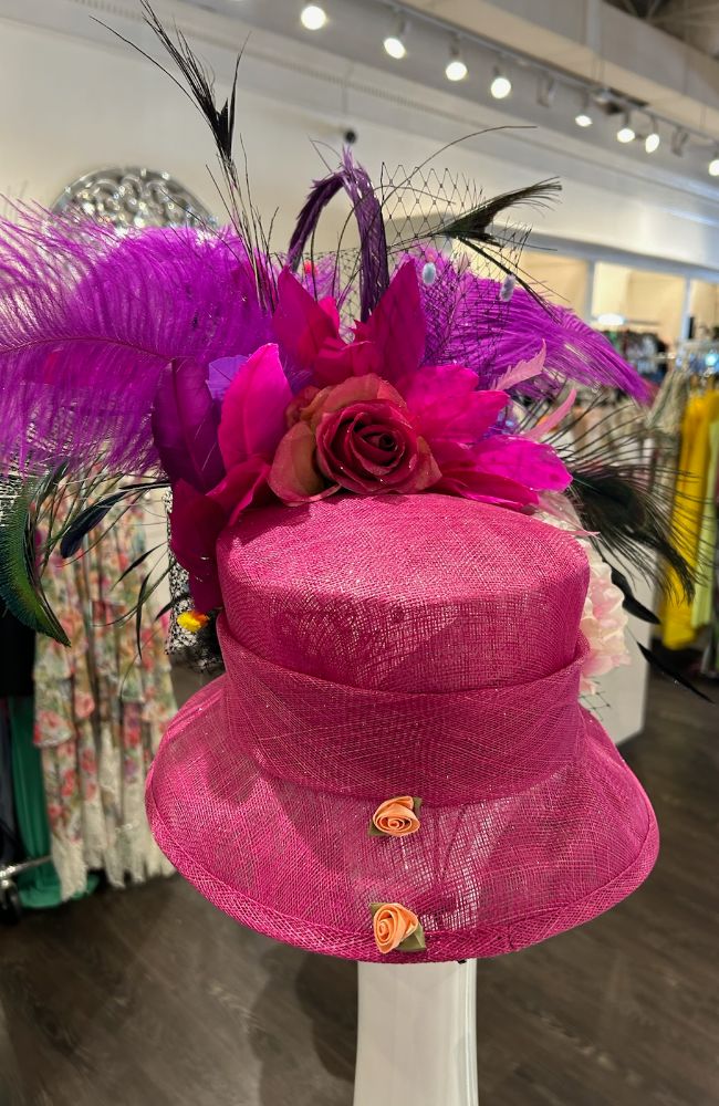 AA24 The Queen Hat
