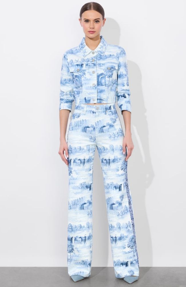 Chloe Boxy Cropped Jacket in Chateau