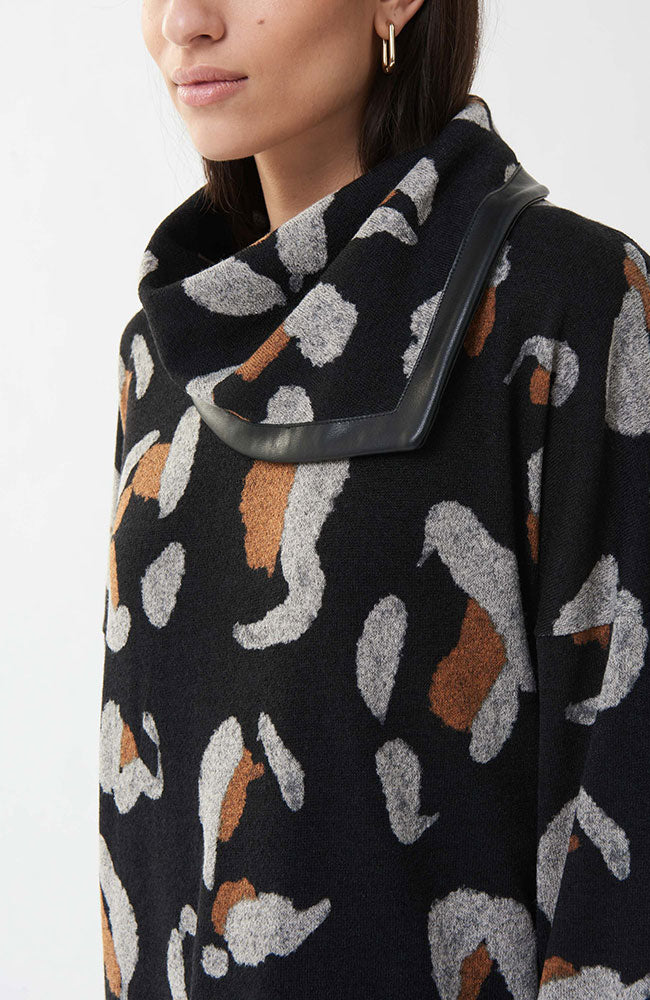 Print Sweater in Black Multi