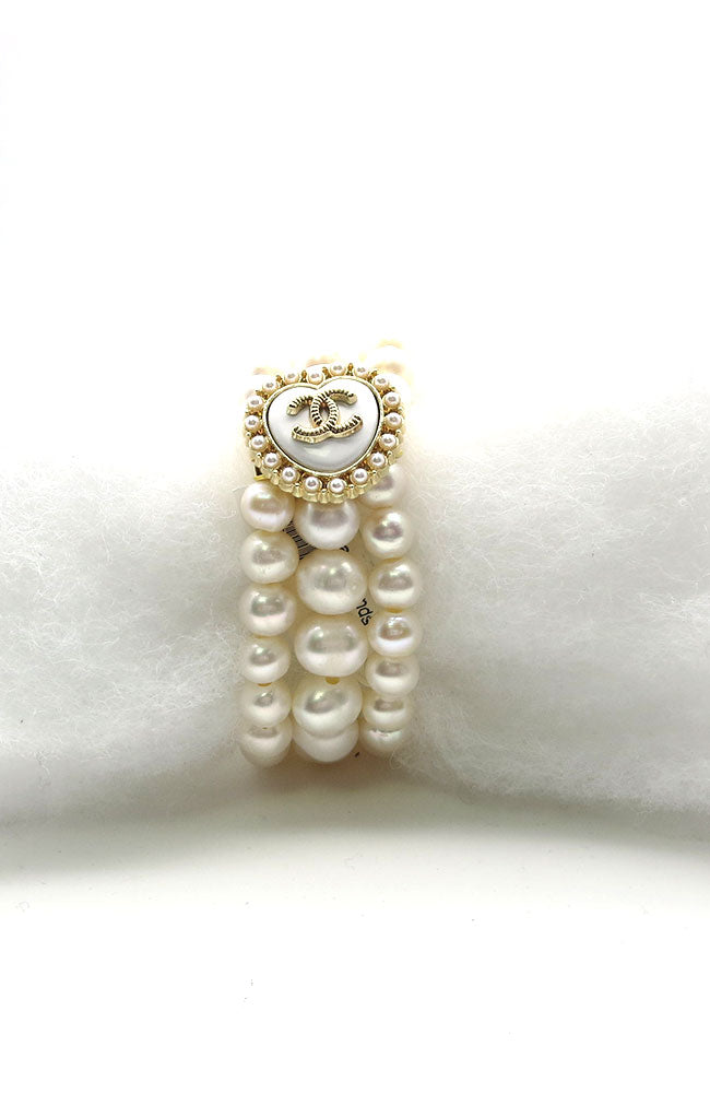 White CC Heart, 3 Wh Pearl Strands