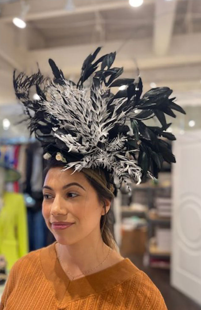 Amazing Hat Black White Feathers
