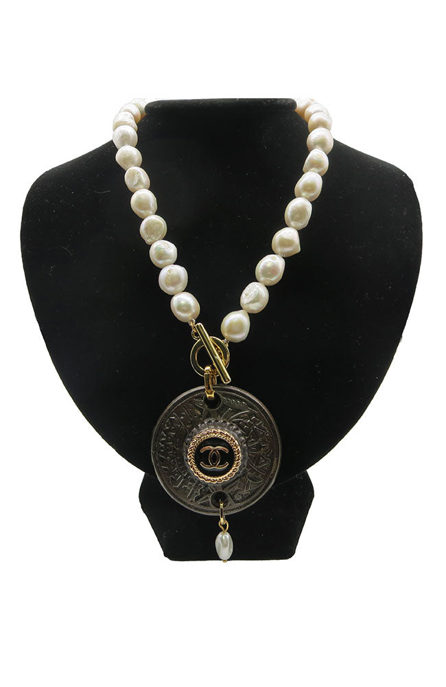 Vintage White Pearl CC Gold Plate