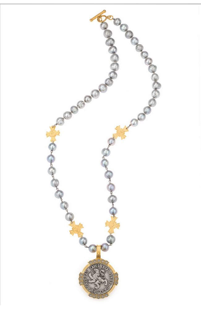 29.5" Silver Freshwater Pearl with Daalder Medallion