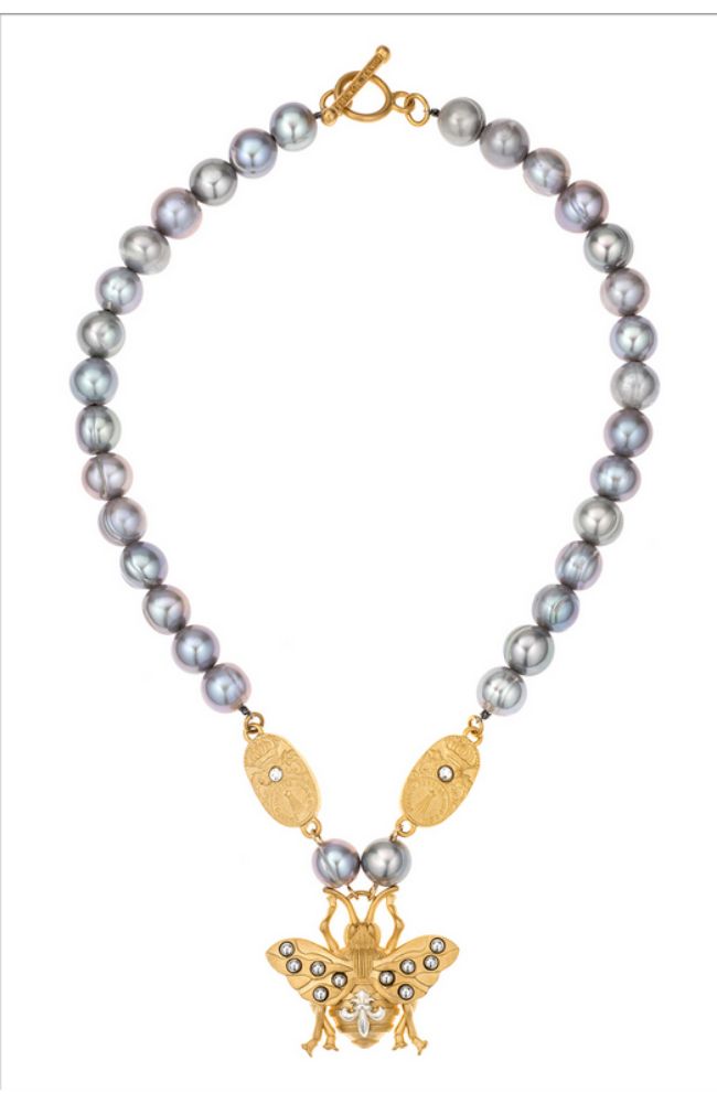 17" Freshwater Pearl necklace with Large Bee