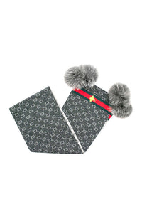 Knit Scarf Bee on Border