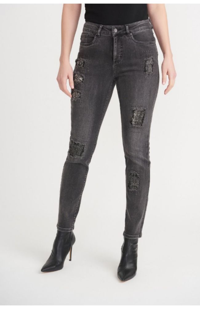 Patch Detailed Jeans