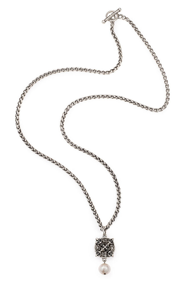 28" Cheval Chain X Medallion