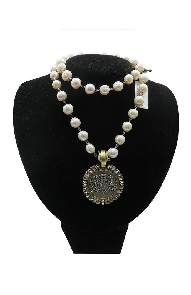 28" Pearl Linkage Aime Medallion