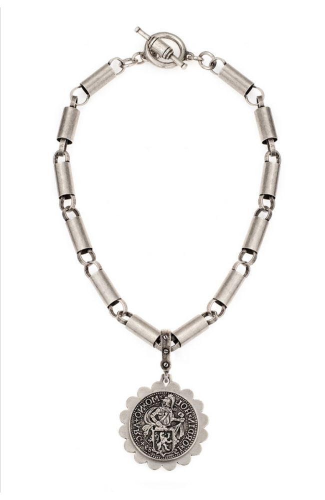 17" Nice Chain William Medallion