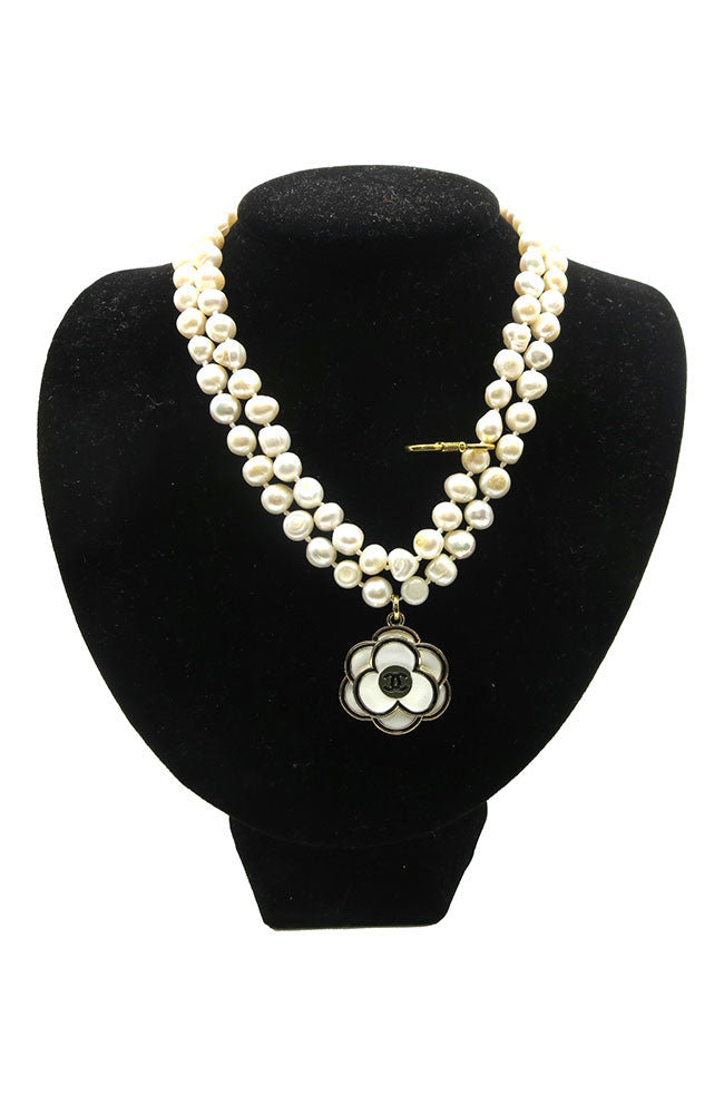 Pearl Lariat with Pearl Flower Pendant